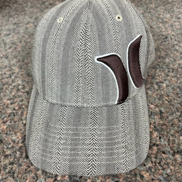 Hurley Flex-fit Baseball hat - Picture 1 of 13